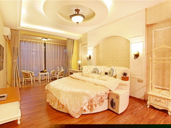 林荫海景蜜月房