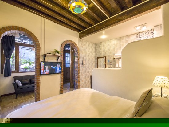 一楼豪华大床房