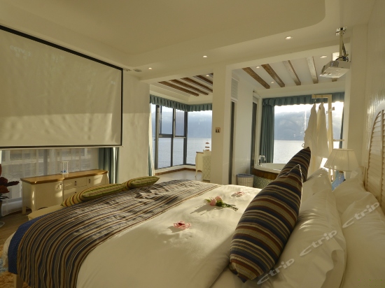 三楼豪华复式海景套房