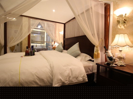 豪华宫廷大床房