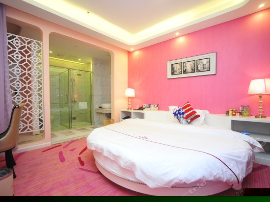 左岸情调圆床房