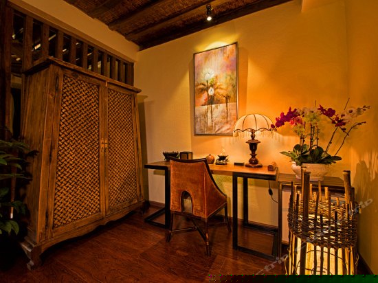 豪华情侣圆床小套房