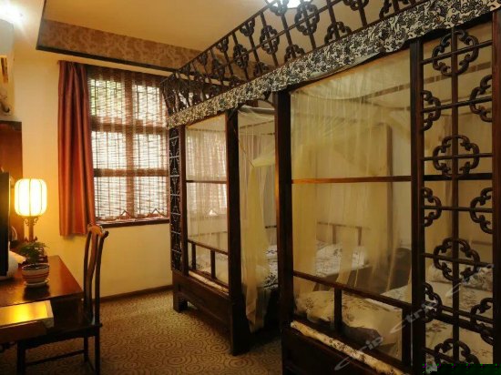 古韵雕花双床房