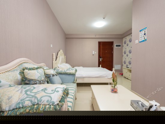 高层奢华大床房