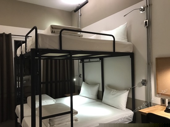 精致四人房上下铺（无窗）