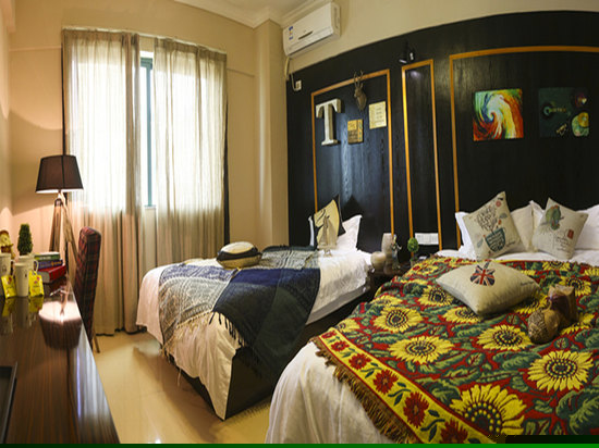 花间双床三人房