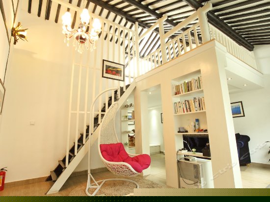 巷陌听雨家庭房