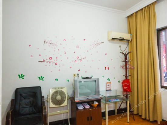 阳光大床房