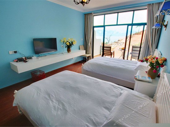 侧面海景豪华标准间
