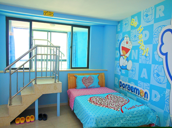哆啦A梦主题海景家庭房