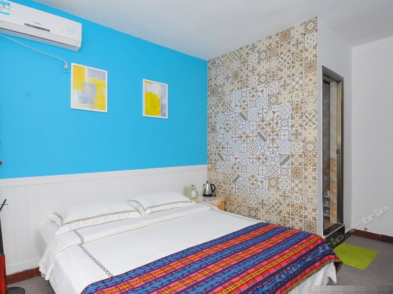 你好色彩阳台海景大床房