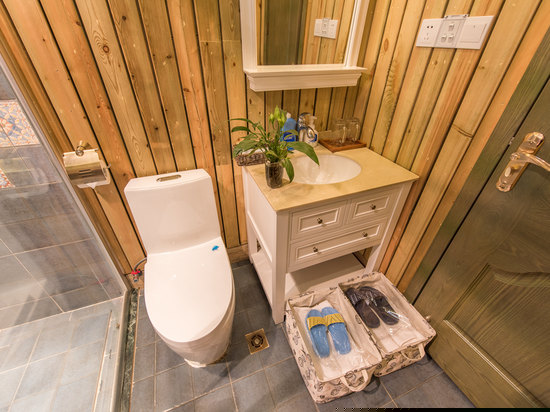 英伦田园侧海景双床房