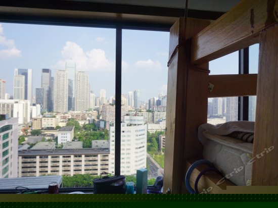 幺妹苍穹六人房(床位)