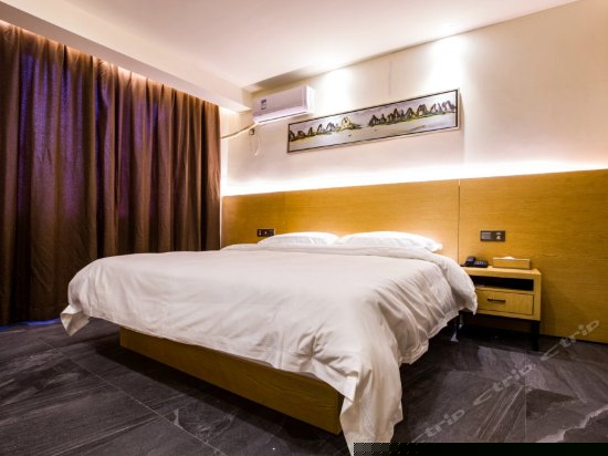 山景阳台大床房