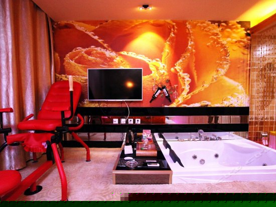 豪华按摩浴缸房