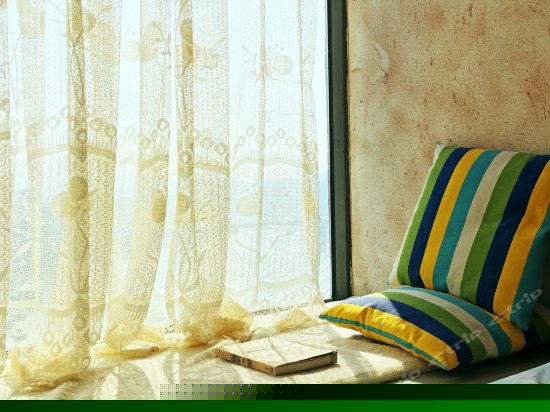 俯瞰洪崖洞江景混住四人床位间