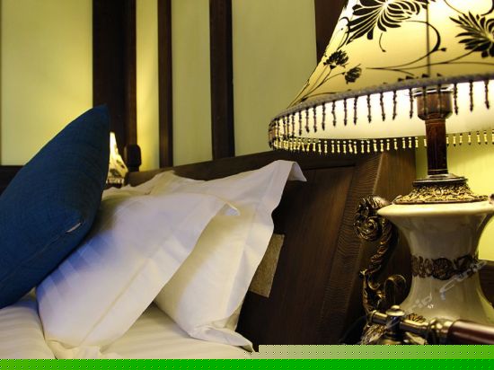 泳池海景双人房