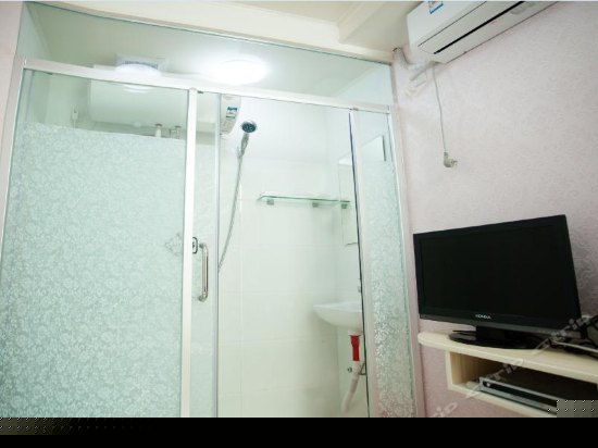 温馨大床房(廊窗)(无窗)