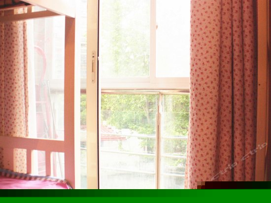 Pink女生四人间(床位)