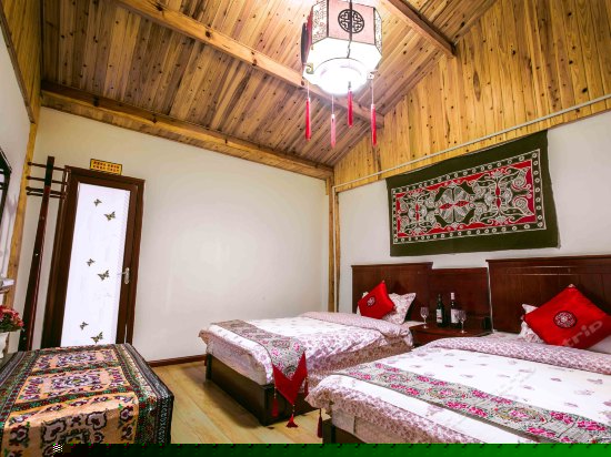 二楼阳光天窗双床房