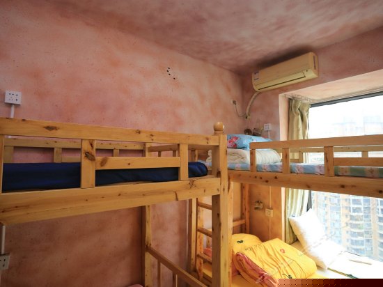 俯瞰洪崖洞江景混住四人床位间