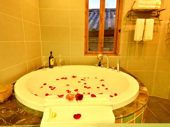 爱尚院尊享时光奢华园景大床房