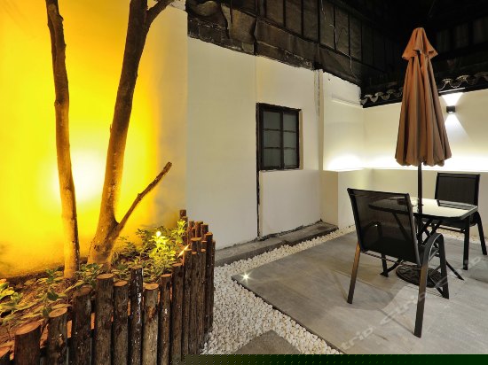 令仪私享庭院房