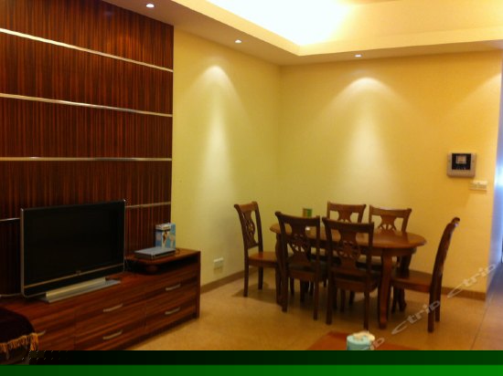 温馨园景家庭套两房一厅