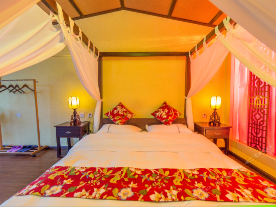 阳光浪漫大床房