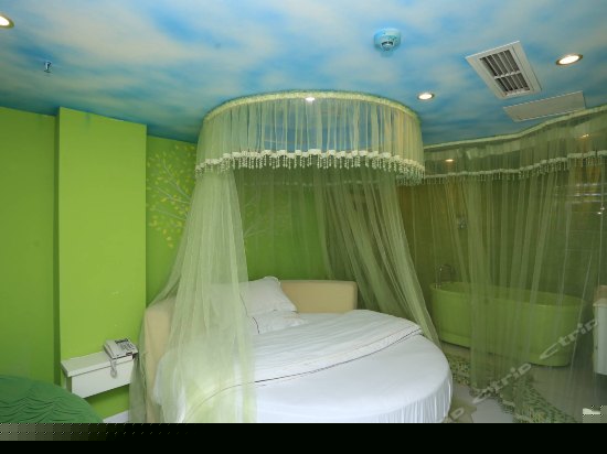 舒适圆床房(无窗)