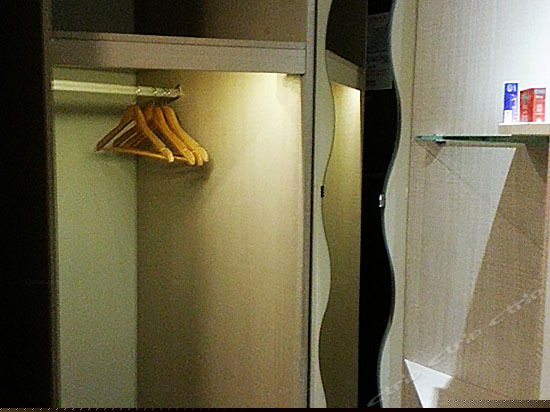 标准双床房(无窗)