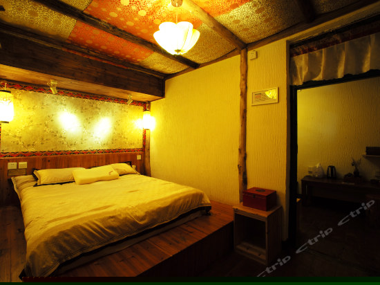 格桑梅朵豪华标间