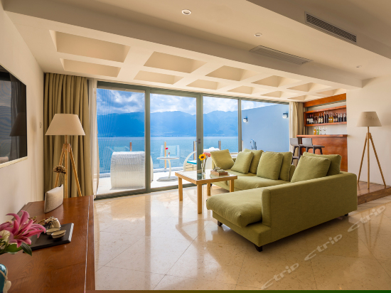 180度蜜月汤池亲水大套房