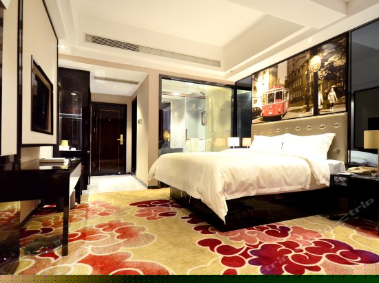 豪华大床房