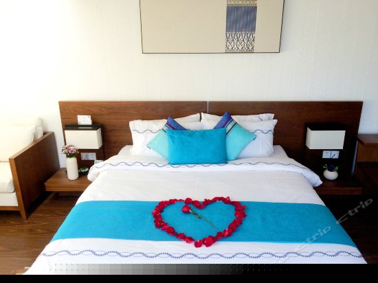 至尊蜜月海景大床房