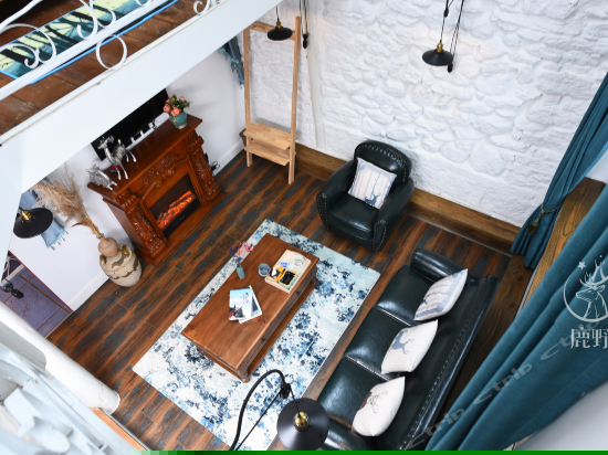 鹿柒复式侯月大床房