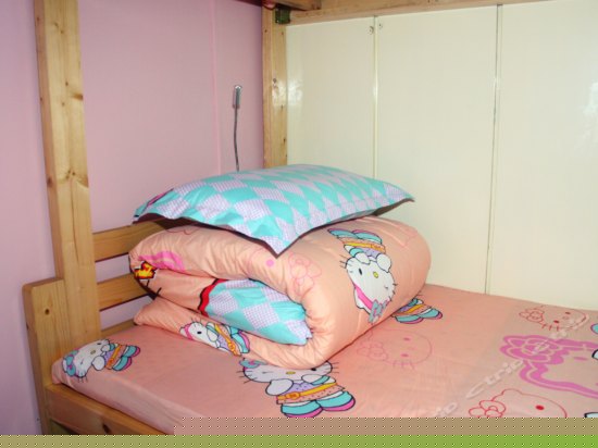 粉红丽人女生独卫4人间（床位房）