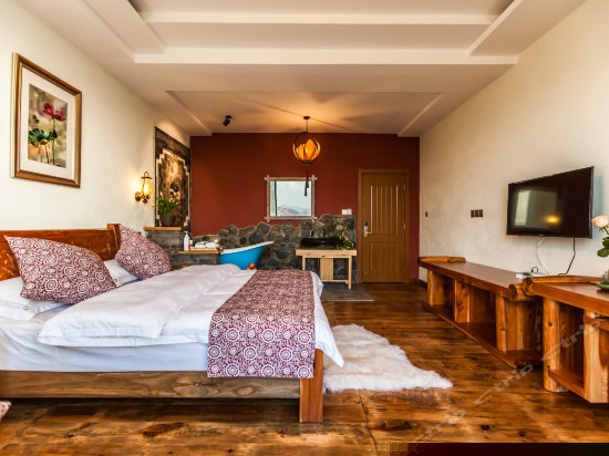 原创民族风情海景大床房