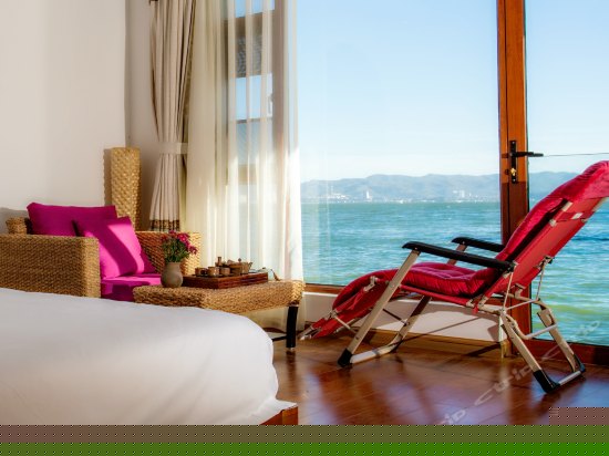 180度豪华海景亲水大床房