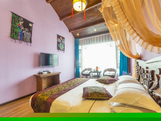 豪华蜜月大床房