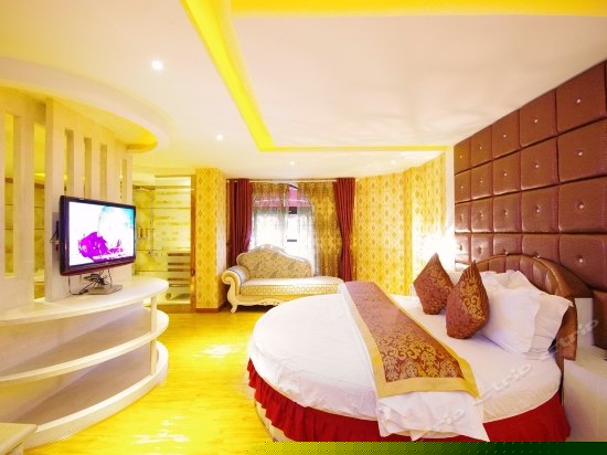 情侣豪华大床房