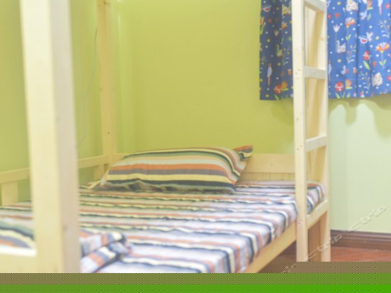 君子之交男生四人床位间