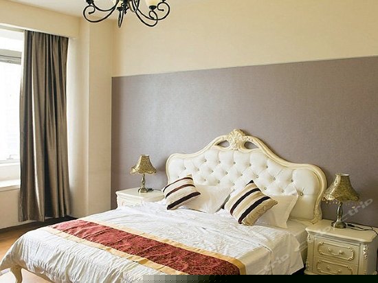 豪华双人大床房