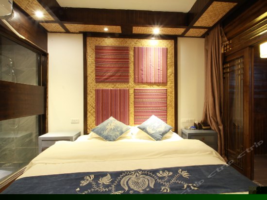 2楼豪华独立观景阳台大床房