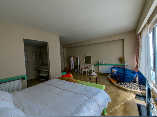 豪华美国乡村大床房204号房