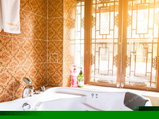 观景至尊绣床房