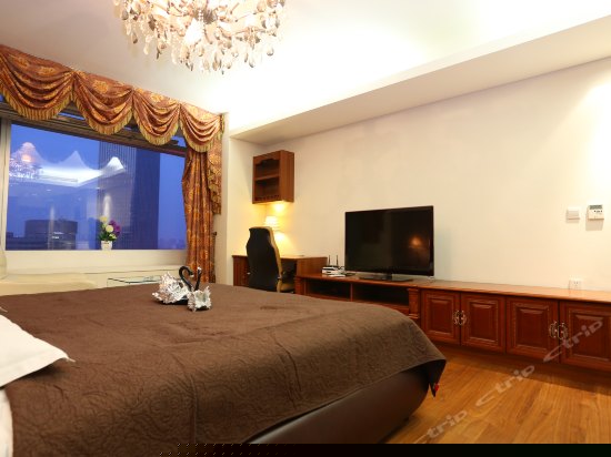 豪华河景大床房