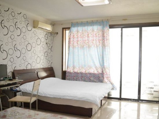 温馨精致电脑房