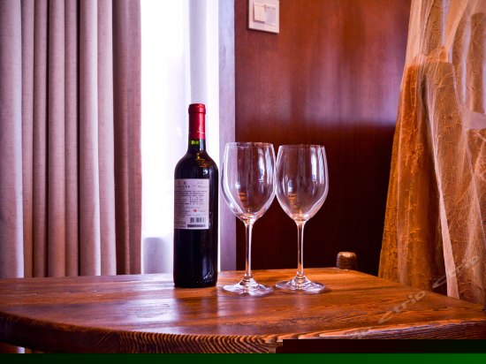 前院豪华阳台观景蜜月房