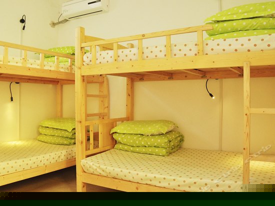 女生四人间床位